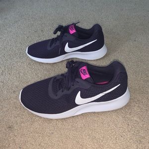 Women’s nikes